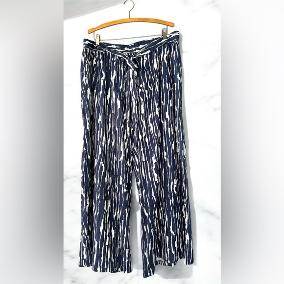 NWT! Blue & White Wide Leg Pocket Pants Size 22-24 or 3X - Picture 2 of 6
